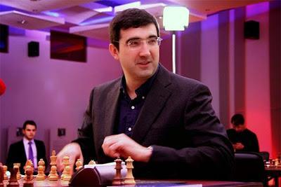 Vladimir Kramnik sacrifie une tour et marque son premier point face à Inarkiev