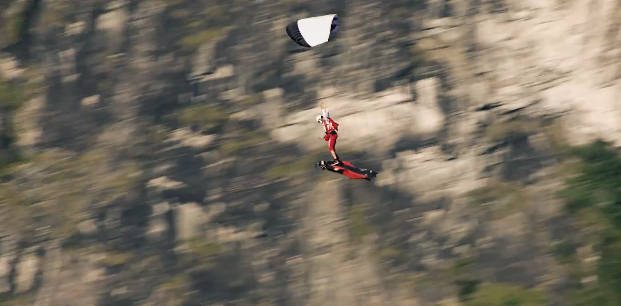 The Wingsuit Flying Carpet: votre tapis volant!