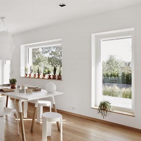 Suède / Une maison lumineuse aux nombreuses touches de vert  /