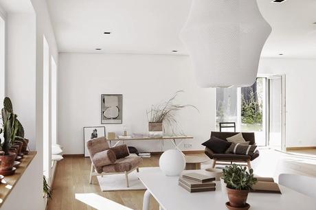 Suède / Une maison lumineuse aux nombreuses touches de vert  /