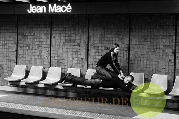 François_Sola_met_en_scène-les_stations_du_métro_lyonnais