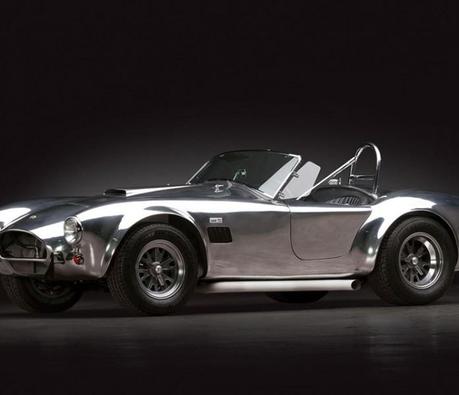 Une SHELBY 289 COBRA ALLOY CONTINUATION de 1965 aux enchères