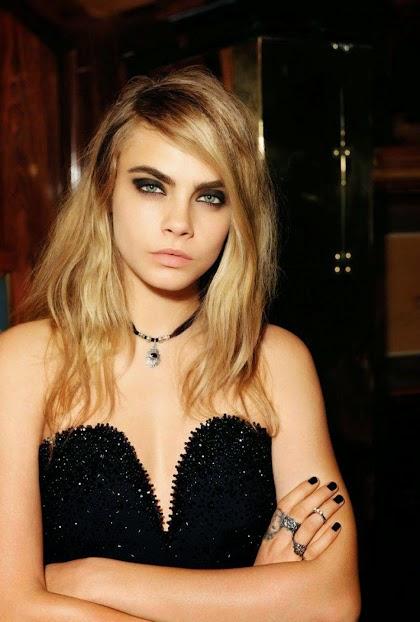 Cara Delevingne très festive dans la campagne TopShop de Noël...