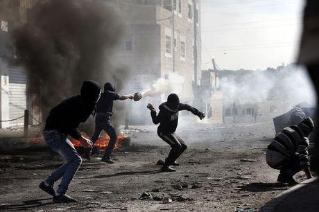Affrontements entre des Palestiniens et les forces de sécurité israéliennes, vendredi 7 novembre à Jérusalem-Est.