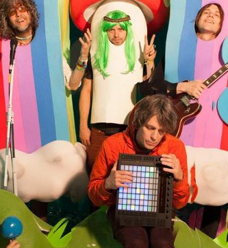 The Flaming Lips rendent un colossal hommage au Sgt. Pepper’s des Beatles