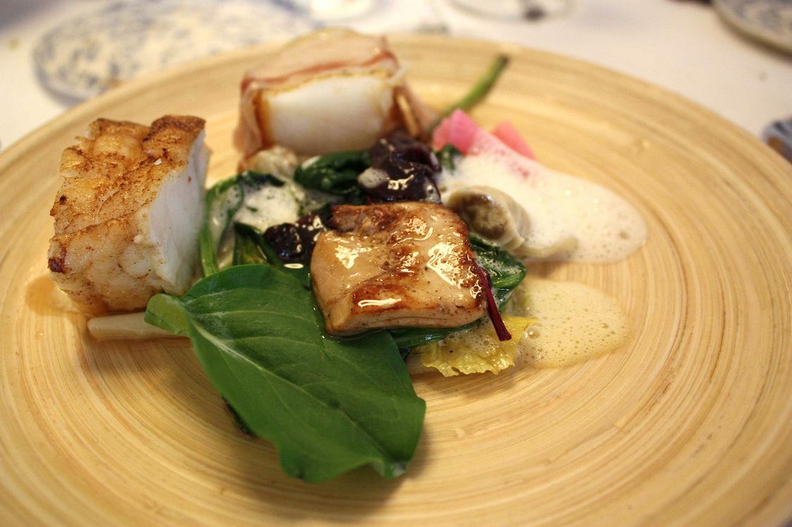Lotte rôtie chou pointufoie grasventrêche huîtres… © P.Faus 