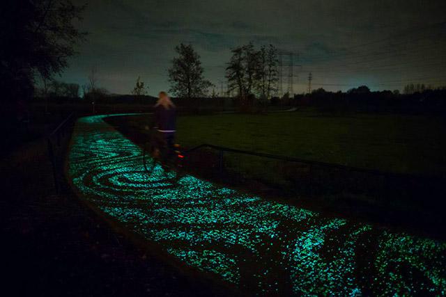 Van-Gogh-Bicycle-Path-by-Daan-Roosegaarde3