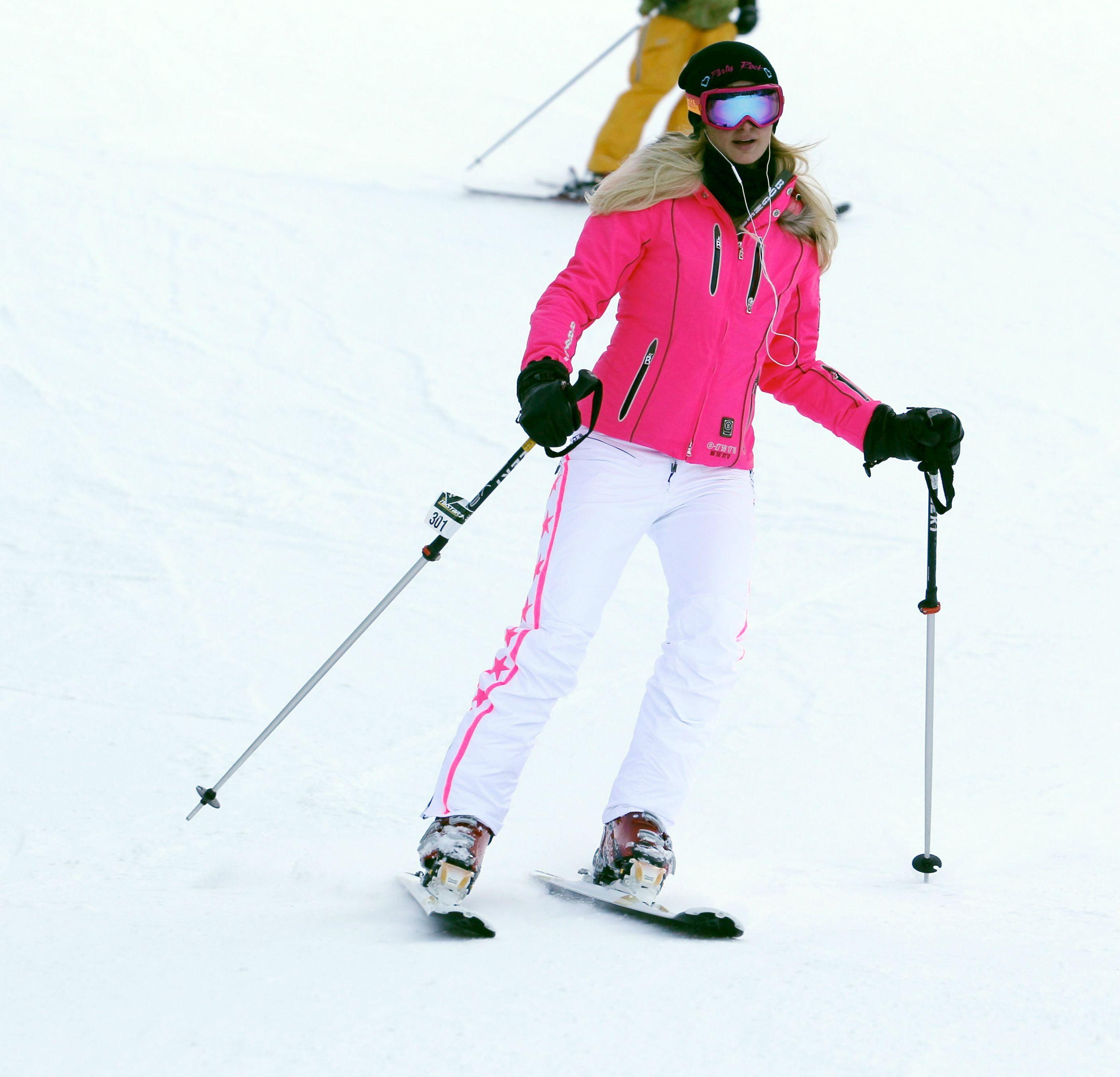 Paris Hilton ski