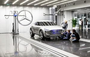 Une nouvelle voiture concept, conçue au pole de recherche et développement de Mercedes à Pékin, utilise une peinture qui produit de l'énergie.