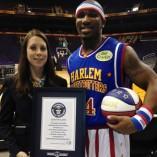 Un membre des Harlem Globetrotters bat un record du monde