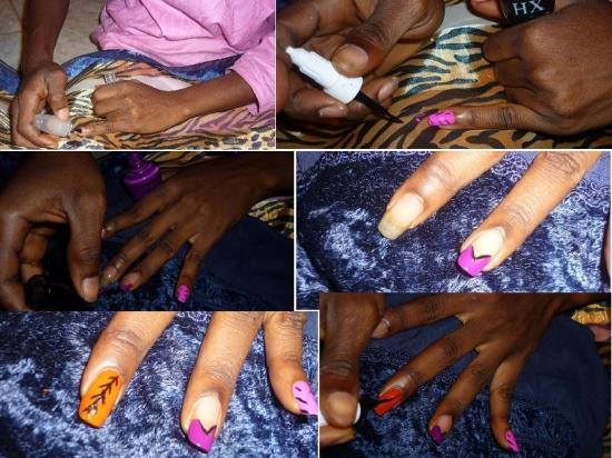 Marie fait sa manucure