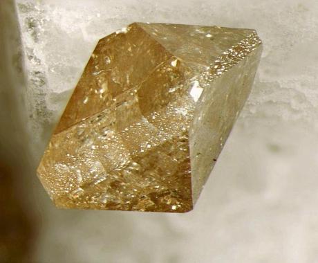 Zircon, encore du zircon, toujours du zircon. (© Modris Baum/Wikimedia Commons)