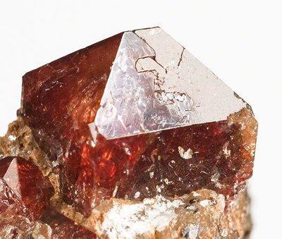 Zircon pakistanais. (© Rob Lavinski/Wikimedia Commons)