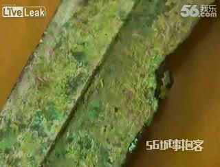 Chine: une épée en bronze vieille de 3000 ans trouvée dans une rivière