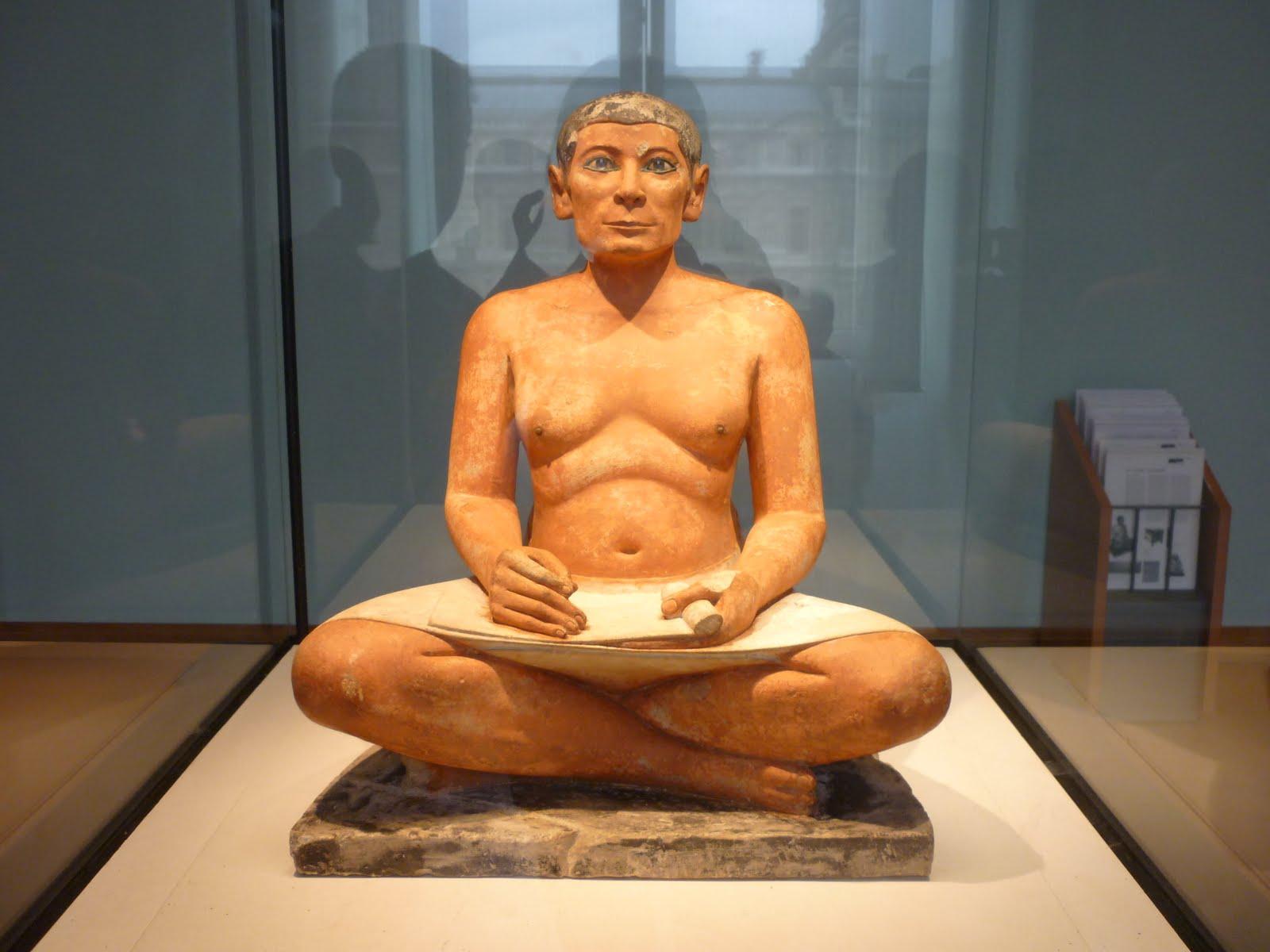 Mon top 10 sculptures antiques dans les musées: N°6: Le scribe accroupi (Louvre, Paris)