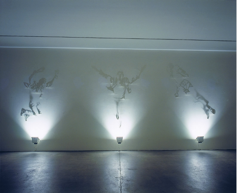 Farbizio Corneli sculpte l'ombre et la lumière - Installation
