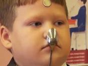 Depuis qu’il électrocuté, adolescent véritable aimant vivant