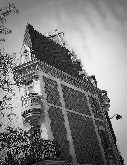 L'emmeuble à l'angle immeuble et abre