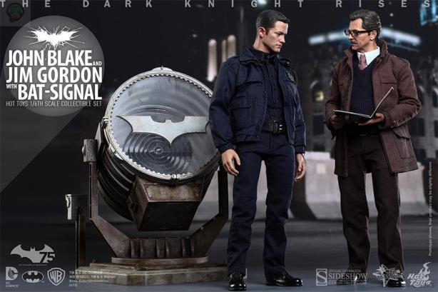  Figurine   Jim Gordon et BatSignal  figurine 