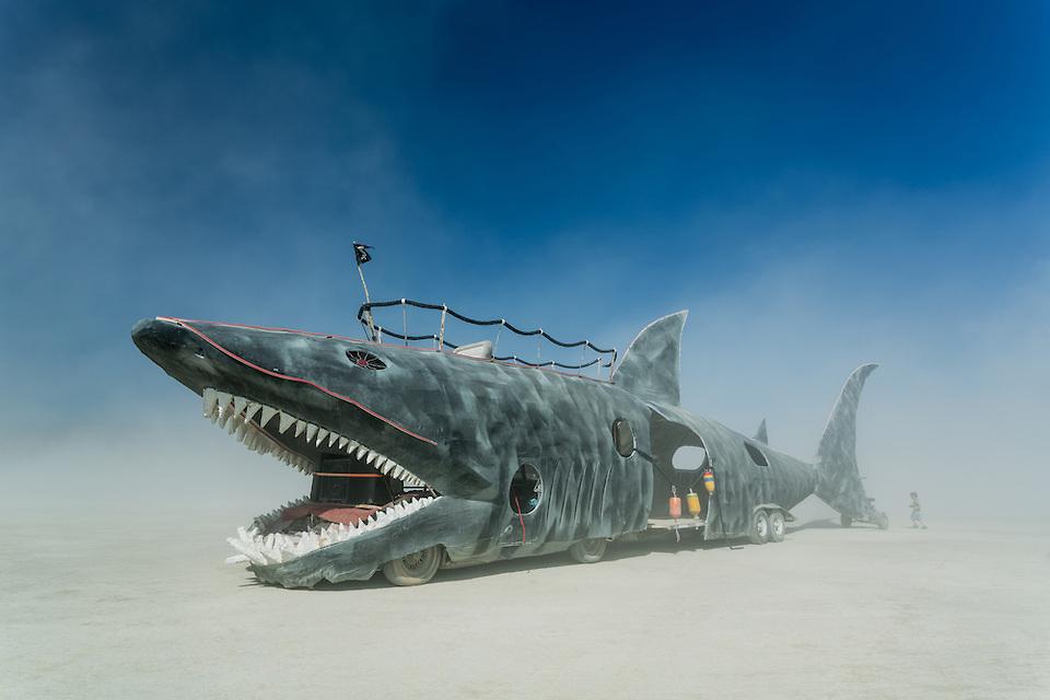 Shark Art Car – Mutant Vehicle ©DUNCAN RAWLINSON