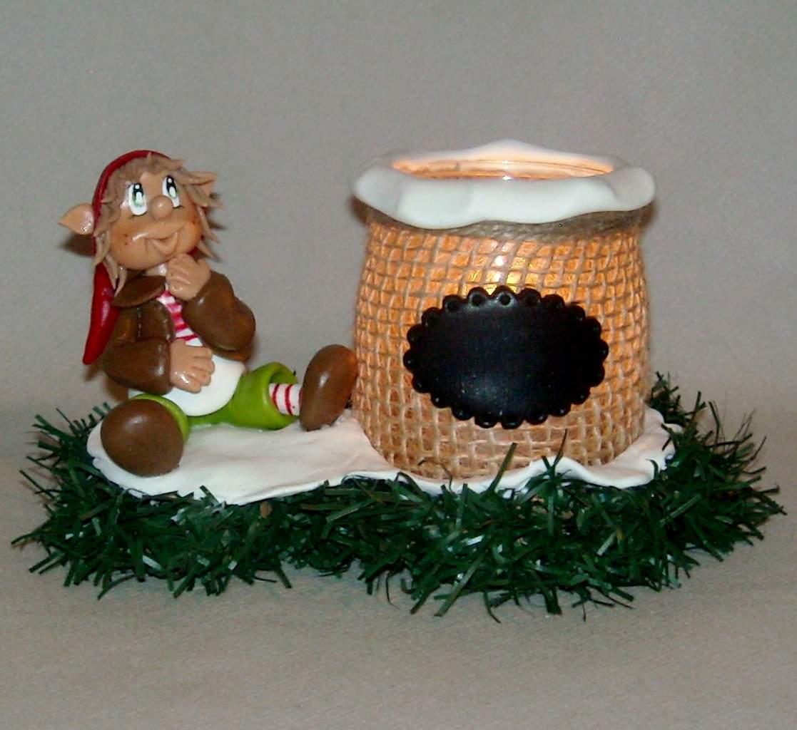 Porte-bougie avec Lutin de Noël réalisé en porcelaine froide