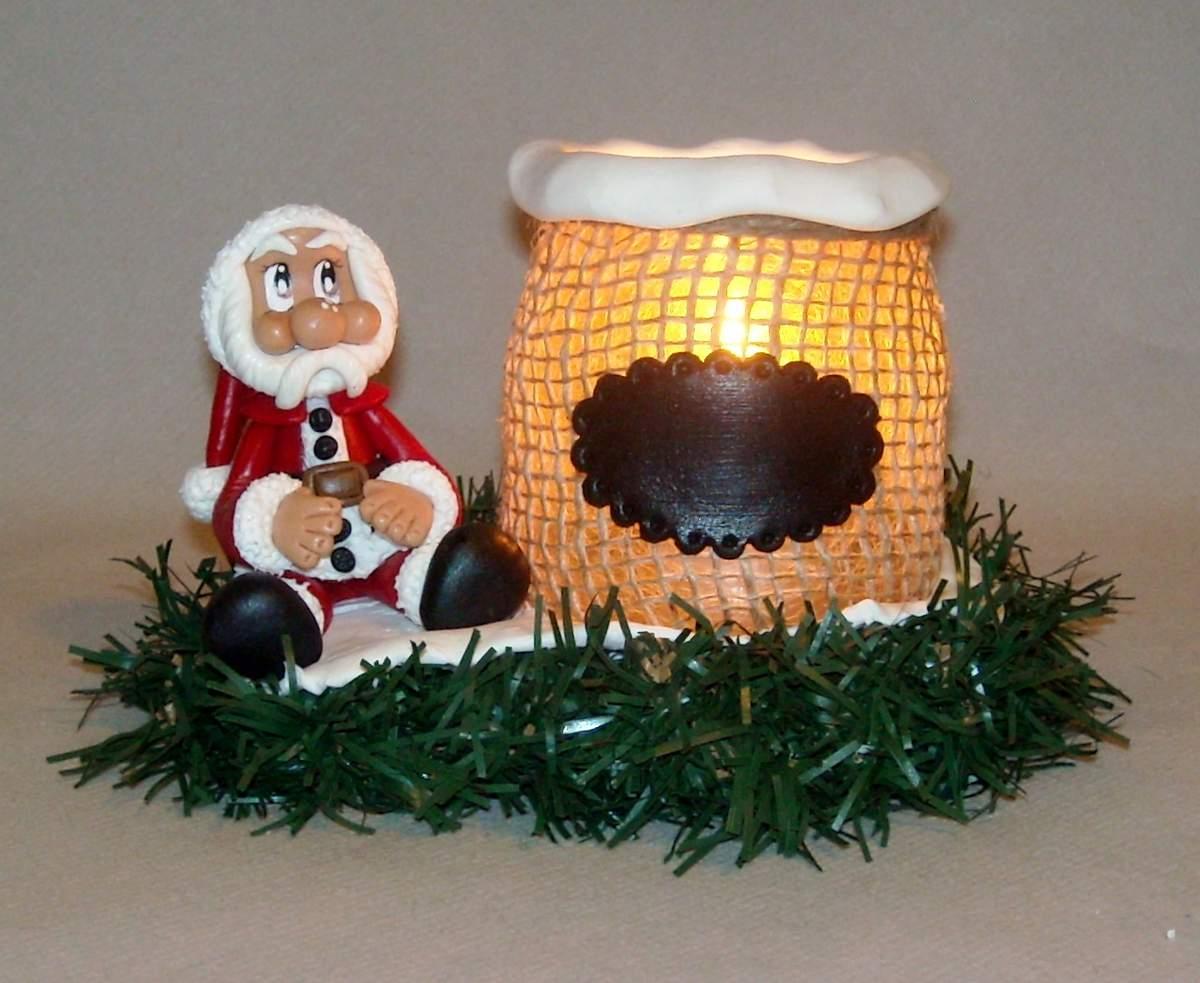 Porte-bougie avec Père-Noël réalisé en porcelaine froide