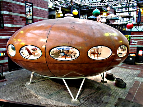 Aux Puces de Clignancourt, le marché Dauphine Aux Puces de Clignancourt, le marché Dauphine