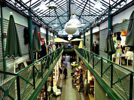 Aux Puces de Clignancourt, le marché Dauphine Aux Puces de Clignancourt, le marché Dauphine