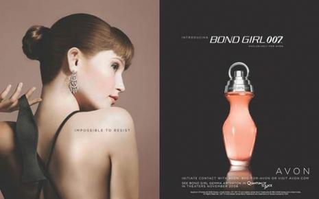Gemma Arterton et James Bond, nouveaux visages du parfum Avon