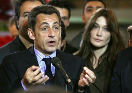 Sarkozy se lève plus tôt pour communiquer plus
