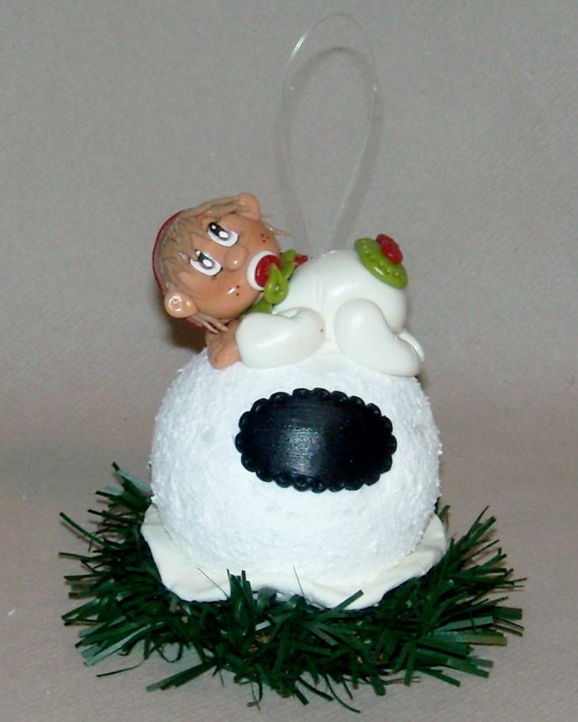 Boule de Noël avec bébé personnalisable en porcelaine froide