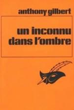 un inconnu dans l'ombre