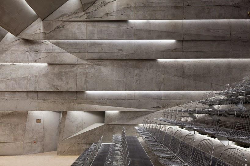 La salle de concert inclinée de Peter Haimerl, à Blaibach, en Allemagne - Architecture