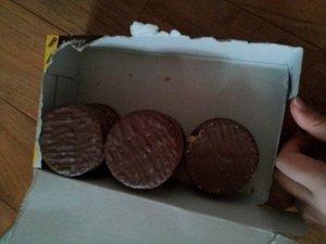 Les Digets étaient à 1000 wons avant (photo du dessus) , mais maintenant les Digets coûtent  2500 wons (photos du bas)