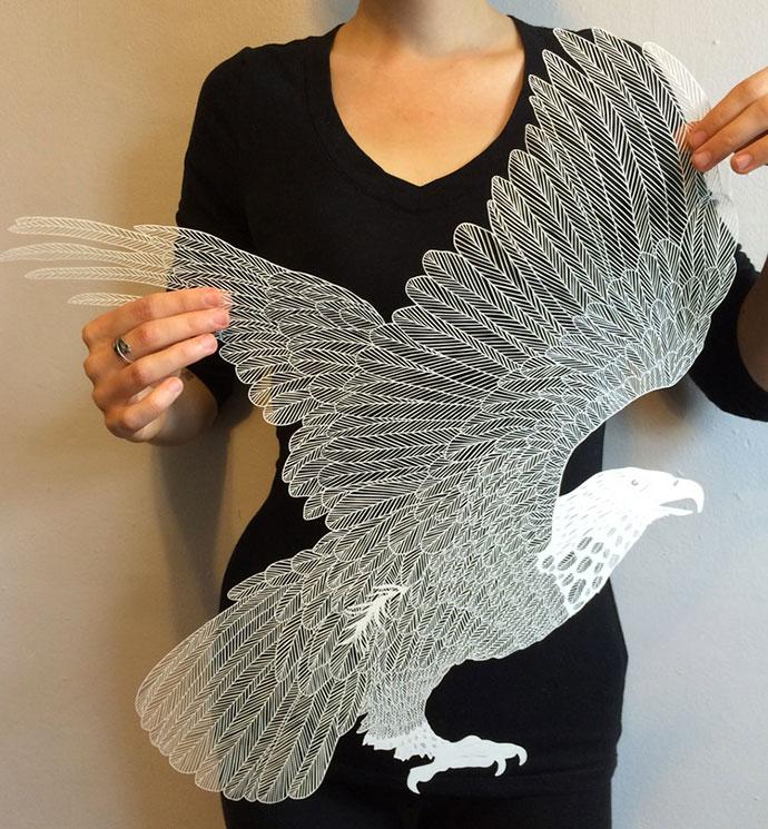 « Brave Bird » intricate paper art by Maude White