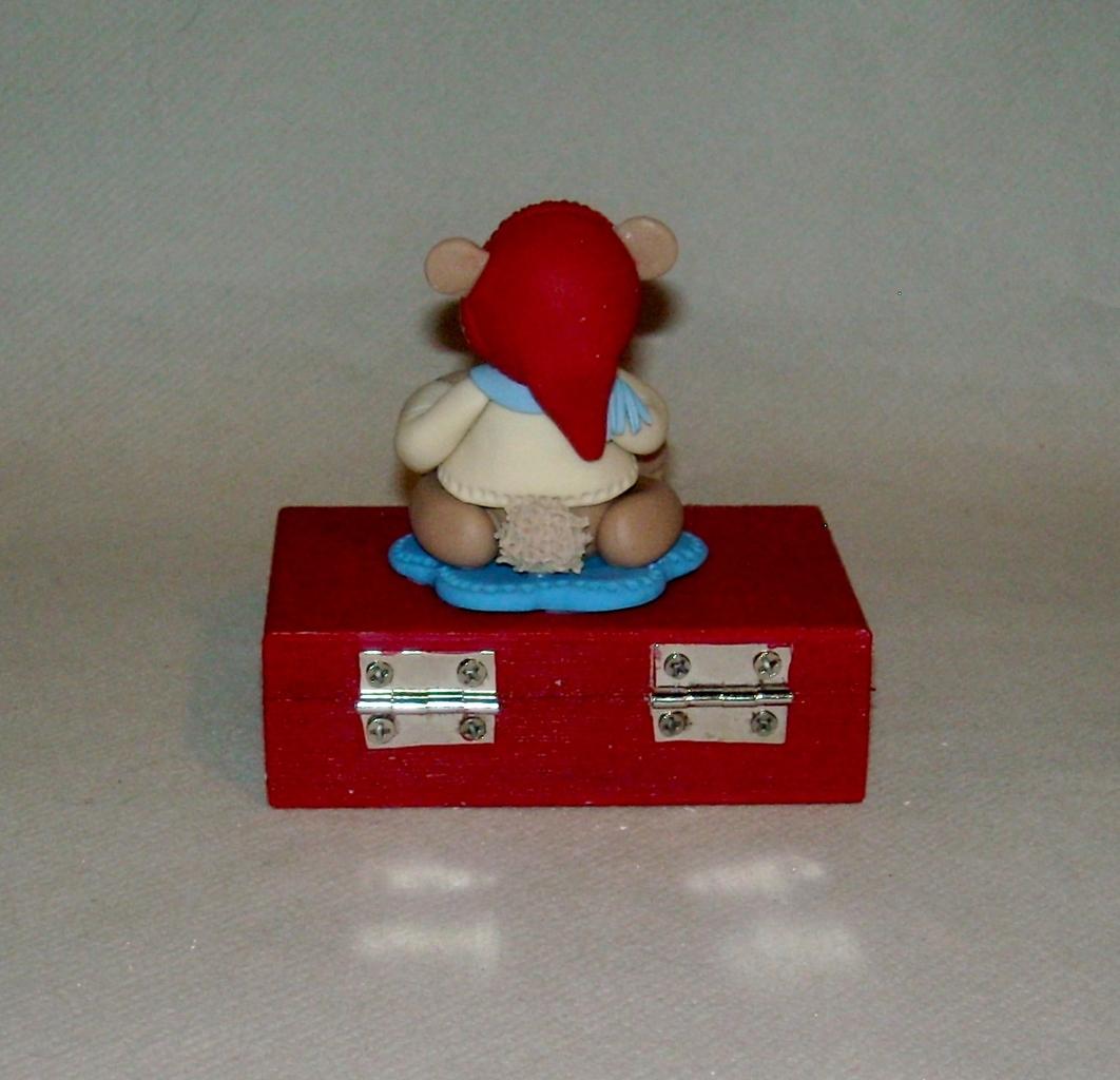 Boites à secrets en bois avec oursonne en porcelaine froide 