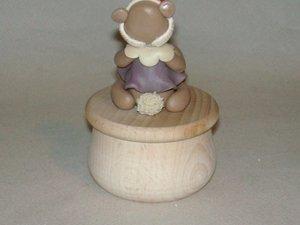 Boites à secrets en bois avec oursonne en porcelaine froide 