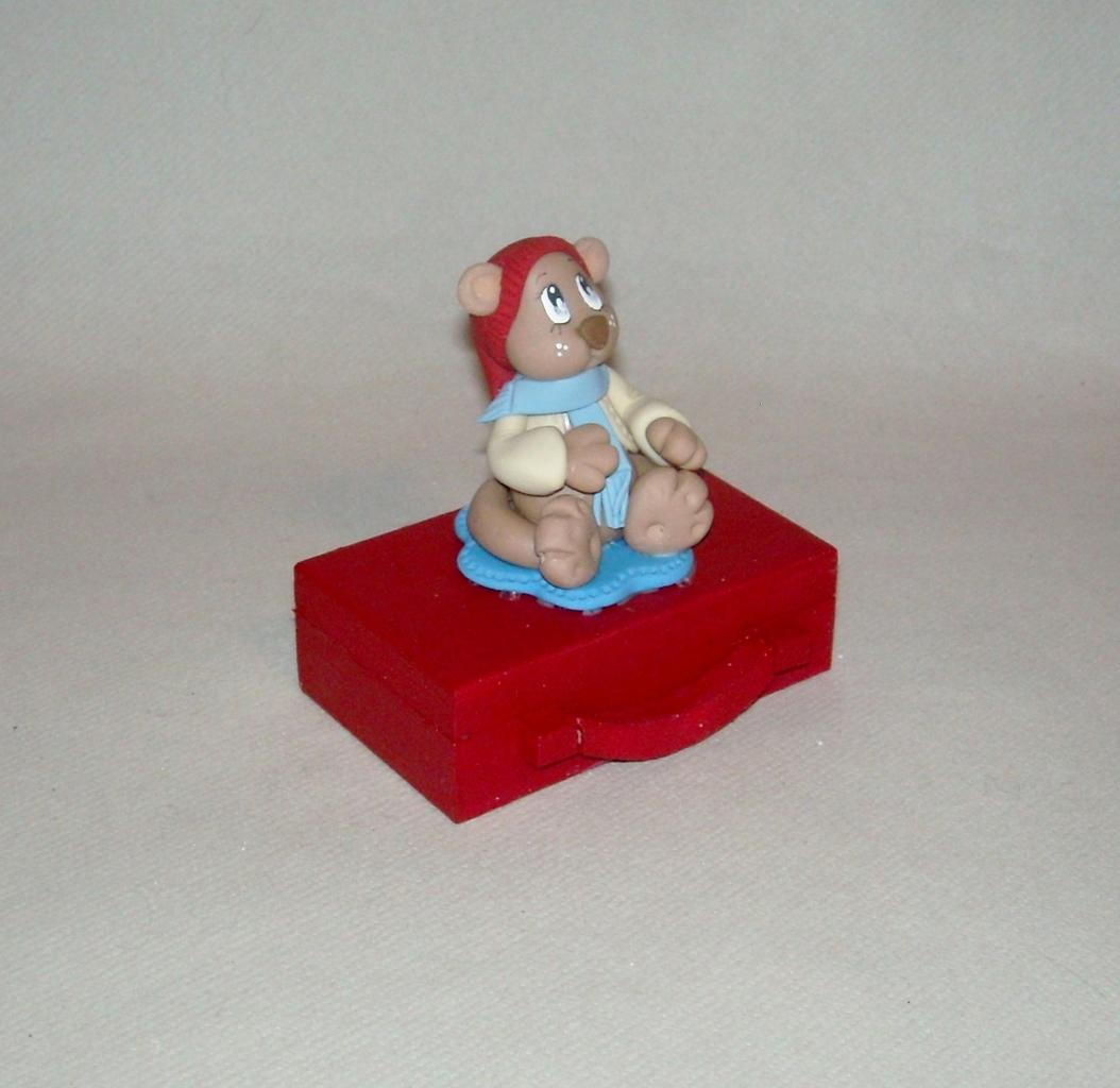 Boites à secrets en bois avec oursonne en porcelaine froide 