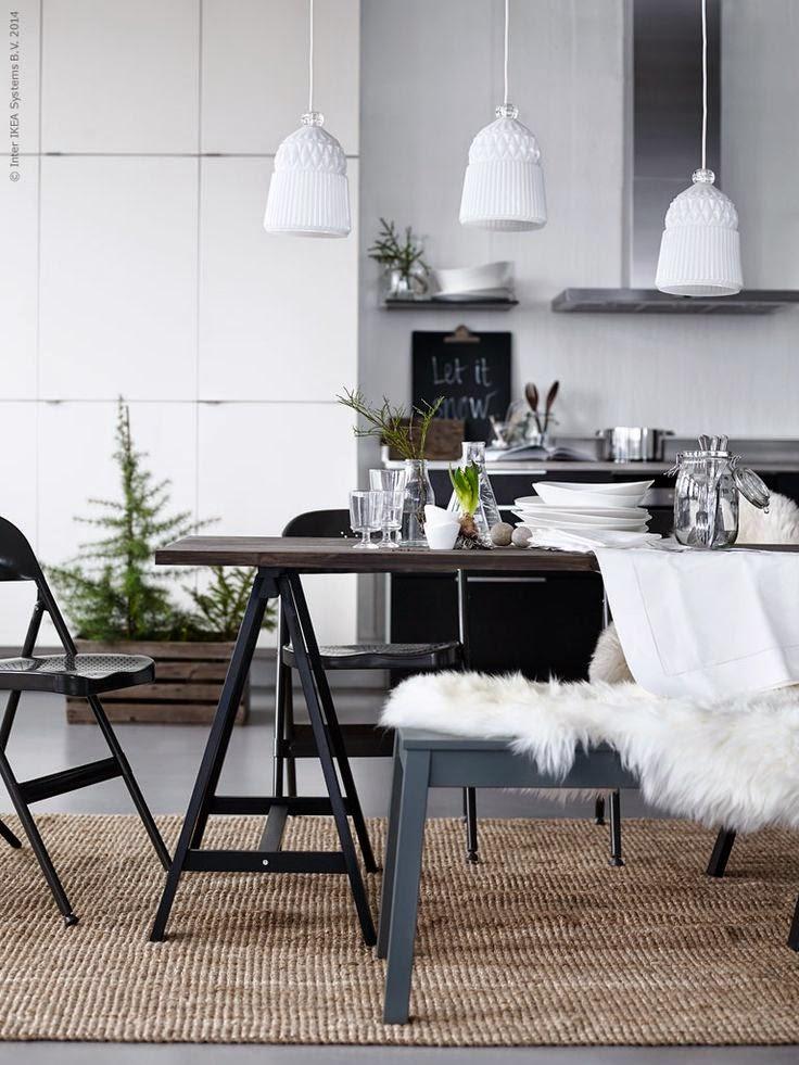 Les jolies choses de Noël #8 / Une table en blanc, noir et  vert par Ikea /