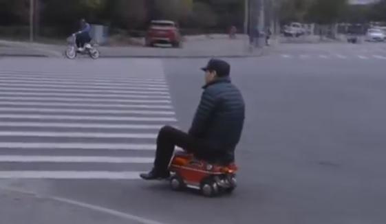 Un chinois invente la voiture plus petite du monde