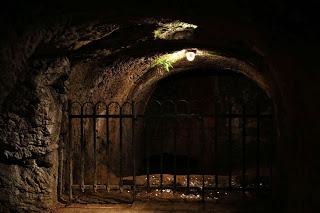 Ailleurs: Catacombes et historiettes attenantes