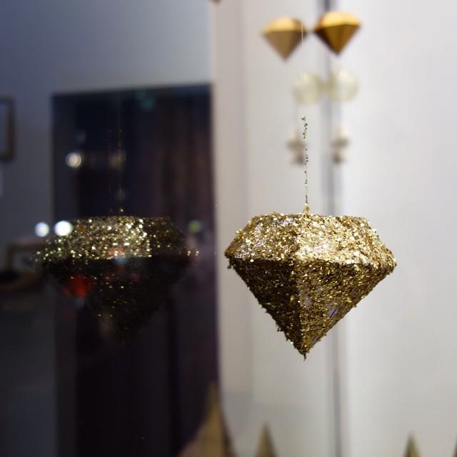 Jolies décorations suspendues #xmas #noel #christmas #picoftheday #shop #gold #home #deco #Diamond #diamant #paillettes
