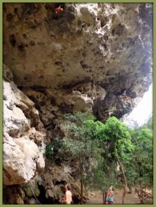 Lao_Thakhek_Green-climbers-home_The-Roof_worldtour-outdoorexperience