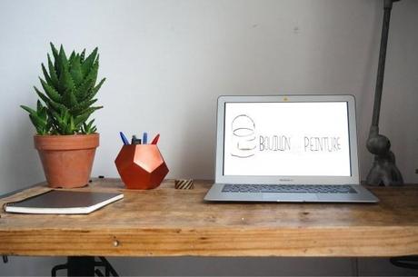 pot_crayons_bureau_bouillondepeinture