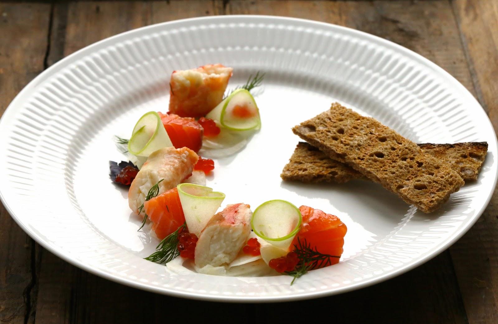 Salade fraîche et légère de  king crabe , coeur de saumon , fenouil et pomme verte