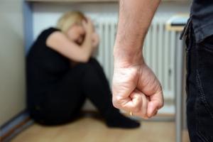 GROSSESSE: Près d'1 femme enceinte sur 4 victime de violence conjugale – Acta Obstetricia et Gynecologica Scandinavica