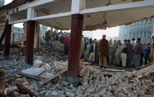Une école au Pakistan  dévastée après un attentat des Talibans...Une conception de l'éducation aux antipodes de la nôtre!