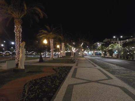 photo rue principale illuminée à Funchal