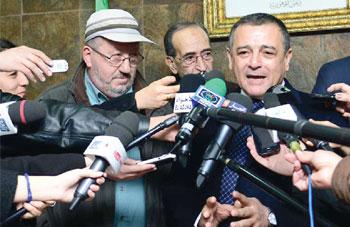 Le ministre de l’industrie préside une réunion consacrée à la relance de la production nationale