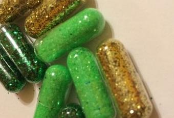 Glitter Pills, la pilule pour « chier » des paillettes - Paperblog